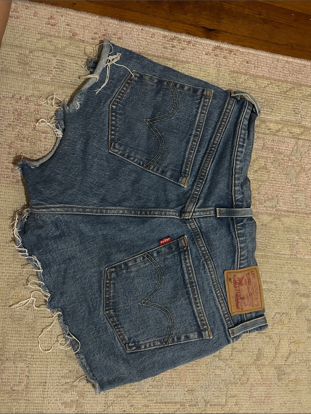 Levi's Women's Medium Blue Denim Cutoff Ankle Jeans - Picture 3 of 3